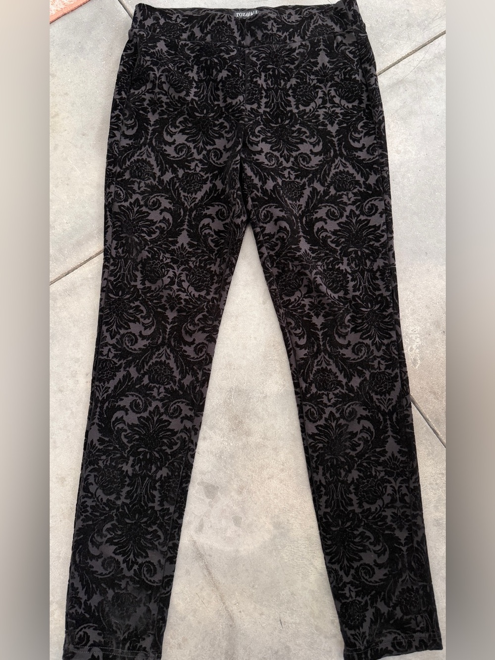Roz & Ali Black Burnout Velvet Damask Leggings